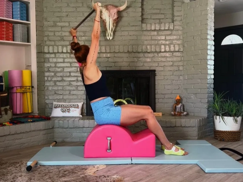 Bài tập Pilates Around the World trên Spine Corrector