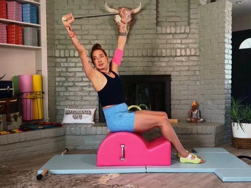 Bài tập Pilates Around the World trên Spine Corrector