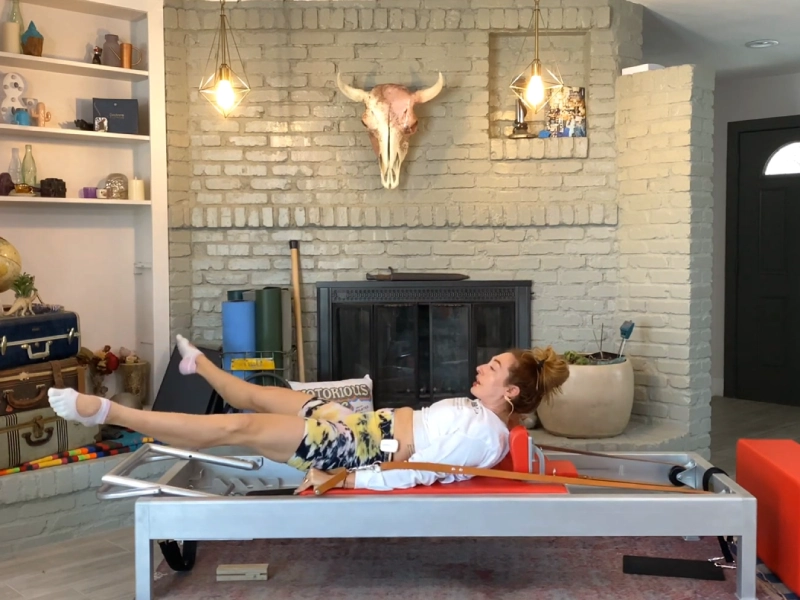 Cách thực hiện bài tập Pilates Coordination trên Reformer.
