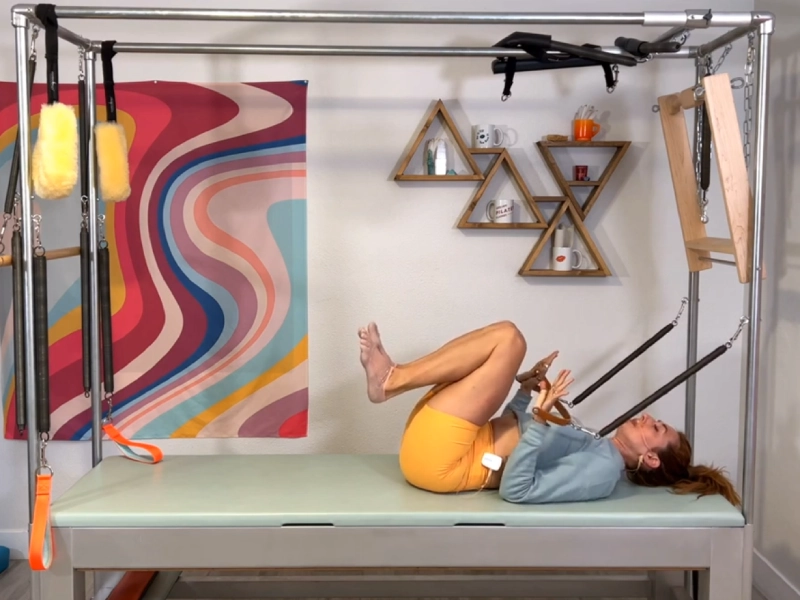 Cách thực hiện bài tập Pilates Coordination trên Cadillac.