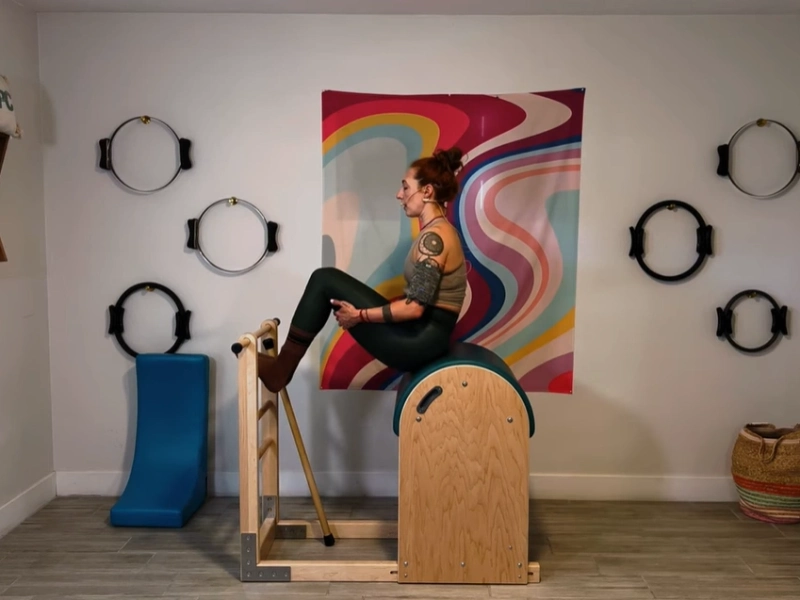 Bài tập Pilates Tree trên Ladder Barrel