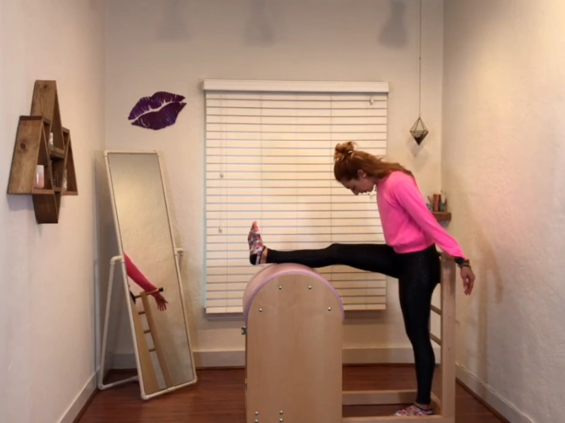 Bài tập Pilates với Ladder Barrel – Ballet Stretches