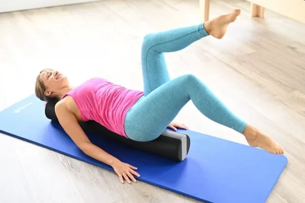 Massage giãn cơ, phục hồi cùng 9 bài tập Pilates với Foam Roller