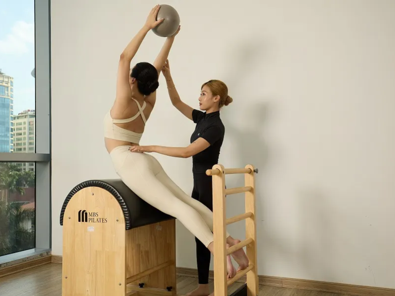 Tập cùng huấn luyện viên chính là cách giúp bạn hạn chế các chấn thường không đang có trong tập luyện
