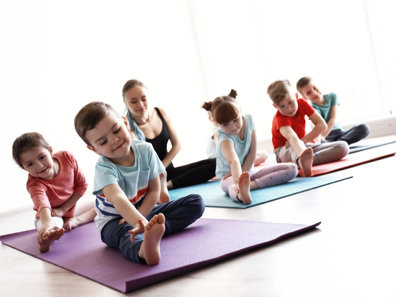 Pilates giúp các bé năng động, cởi mở hơn.