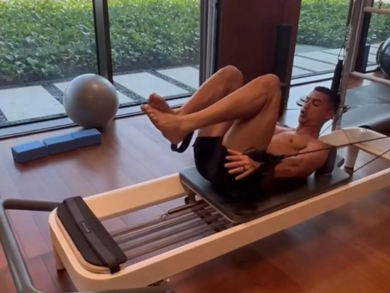 Cristiano Ronaldo rất yêu thích tập luyện Pilates.