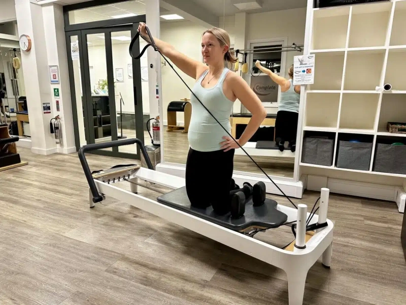 Chuỗi bài tập tay trong tư thế quỳ