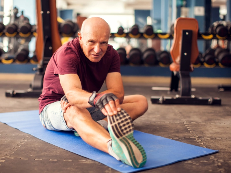 Một trong những lợi ích của Pilates cho người cao tuổi là cải thiện khả năng vận động, sự ổn định của khớp và tư thế.