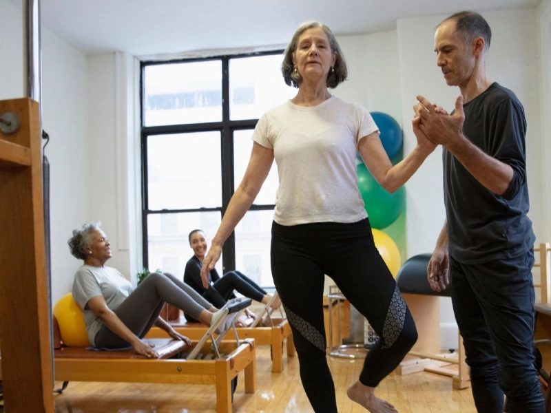 Pilates giúp cải thiện hô hấp và tuần hoàn cho người lớn tuổi.