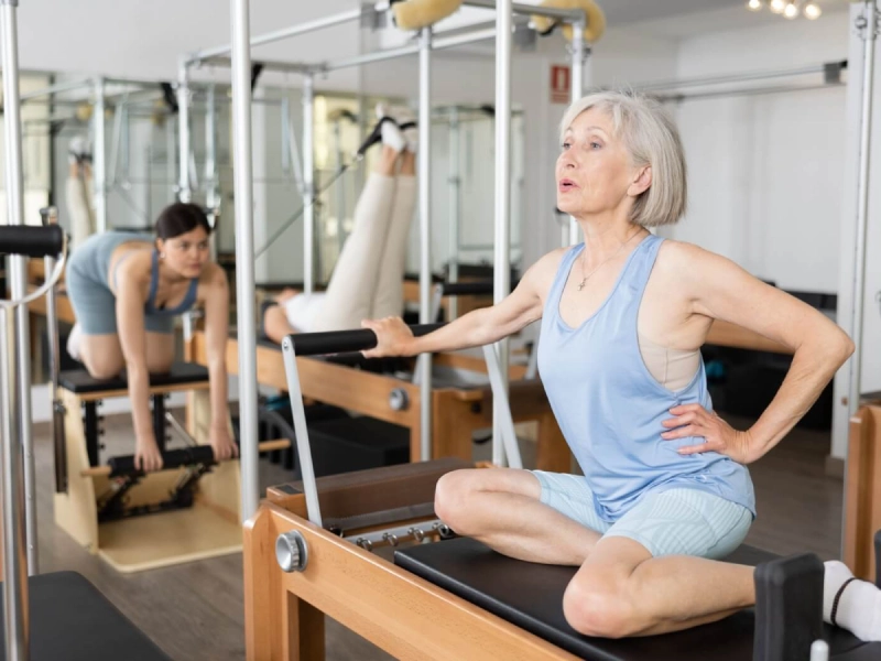 Pilates là bộ môn được nhiều chuyên gia khuyên tập vì nó mang lại rất nhiều lợi ích cho người cao tuổi.