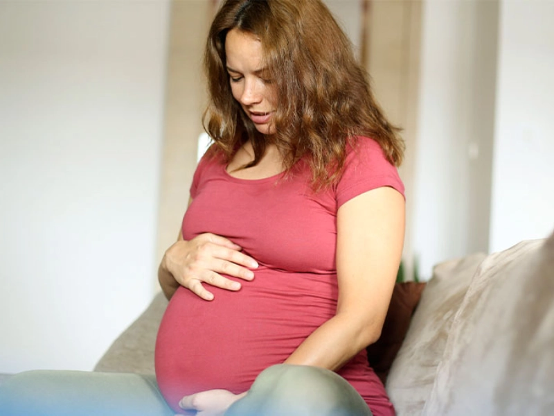 Bước sang tam cá nguyệt thứ 3, cơ thể mẹ trở nên nặng nề và mệt mỏi hơn.