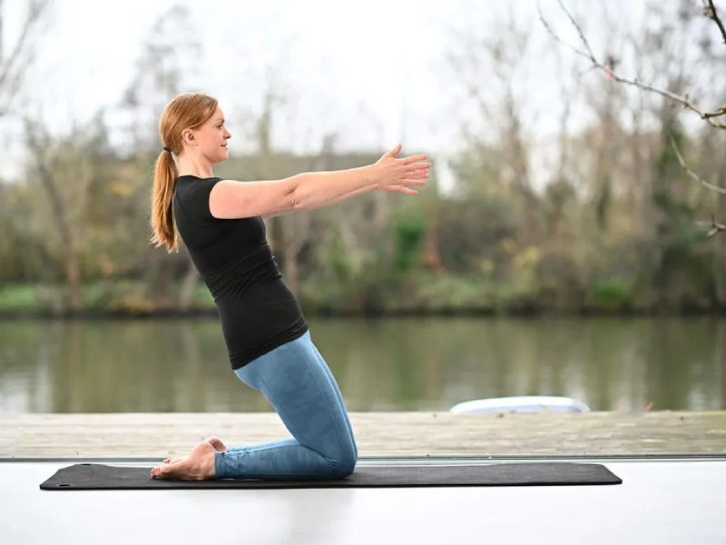 Bài tập Pilates cho người đau đầu gối - Thigh Stretch 