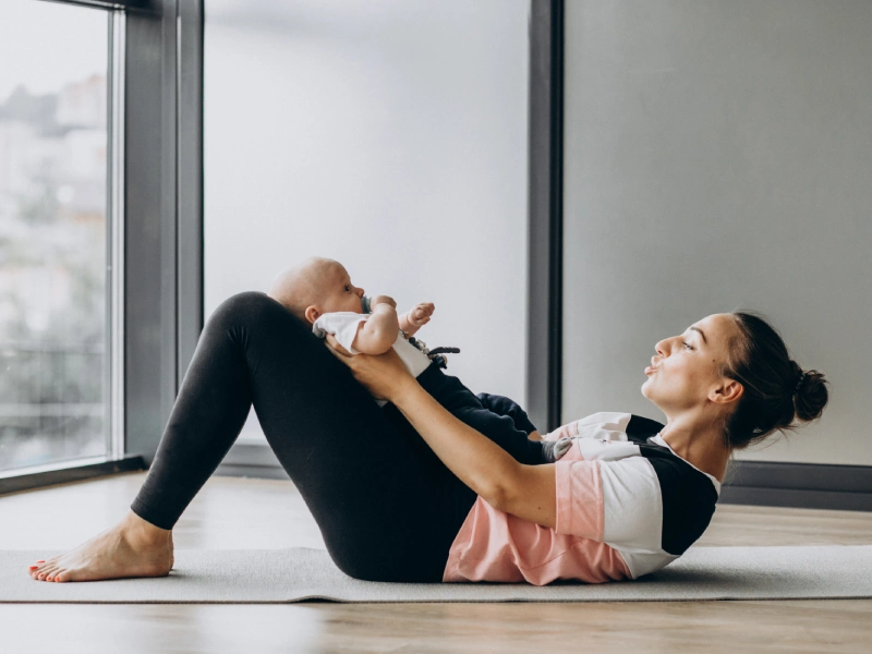 Kỹ thuật hít thở sâu trong Pilates giúp mẹ bỉm giảm căng thẳng, áp lực trong cuộc sống.