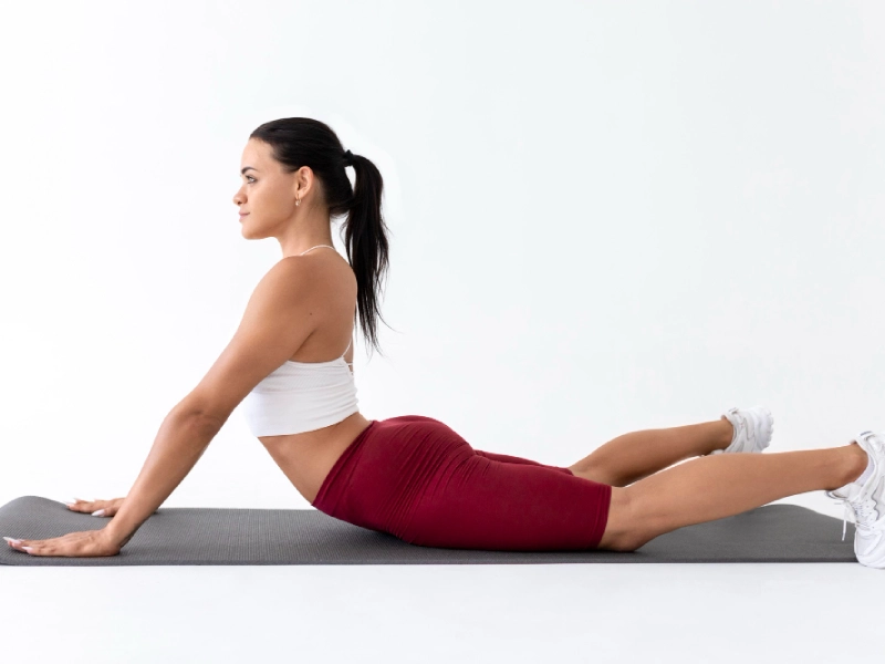 Bài tập Pilates cho bệnh loãng xương - bài tập Swan Dive