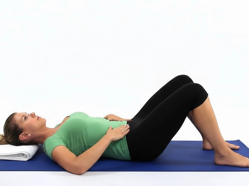 Bài tập Pilates cho người thoát vị đĩa đệm - Bài tập mở đầu gối gập