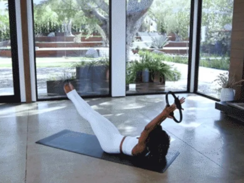 Double Leg Stretch exercises.