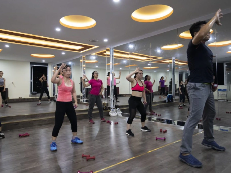 Aerobic dance classes at Gymaster Center – Fitness & Yoga.