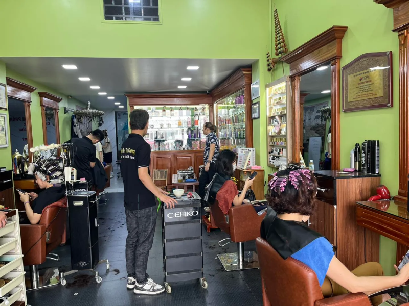 Thinh Toc Vang Hair Salon.
