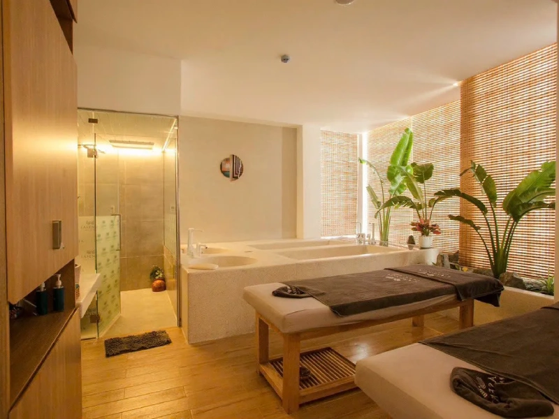 Lasenta Spa & Massage offers in-depth hair washing and massage services.