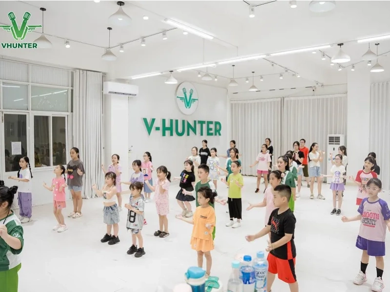 Learn modern dance at VHunter.