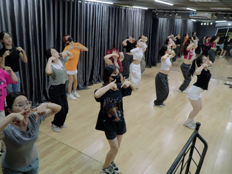 Sweet Art Modern Dance Center.