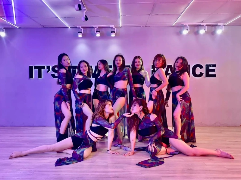 Phoenix Dance Studio – A modern dance training center.