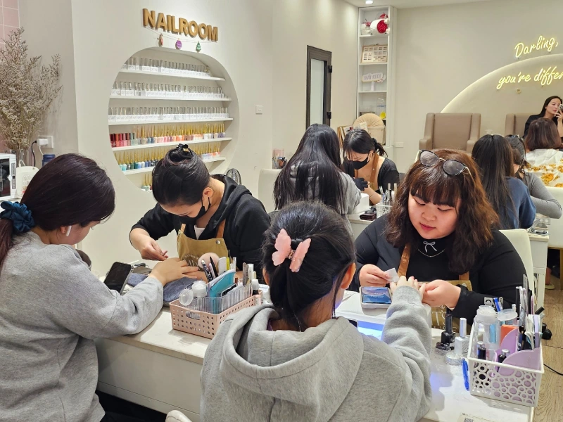 Nail Room – Mit’s House.