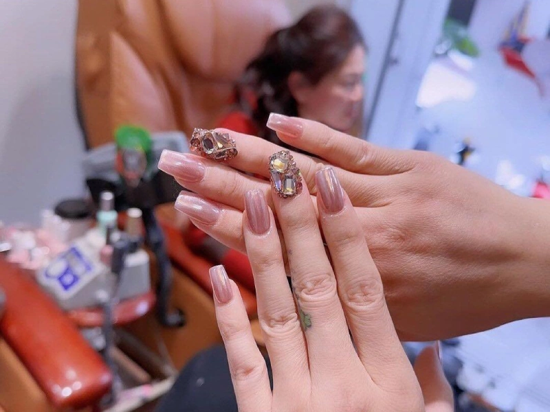 Tho Nail is a beautiful nail salon in Hanoi.