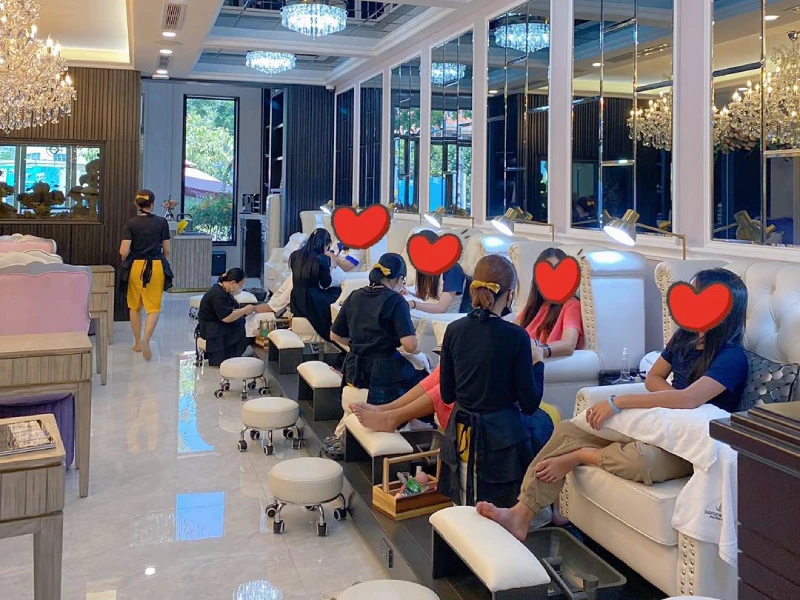 Phoenix Boutique Salon is one of the most popular nail salons in Ho Chi Minh City.