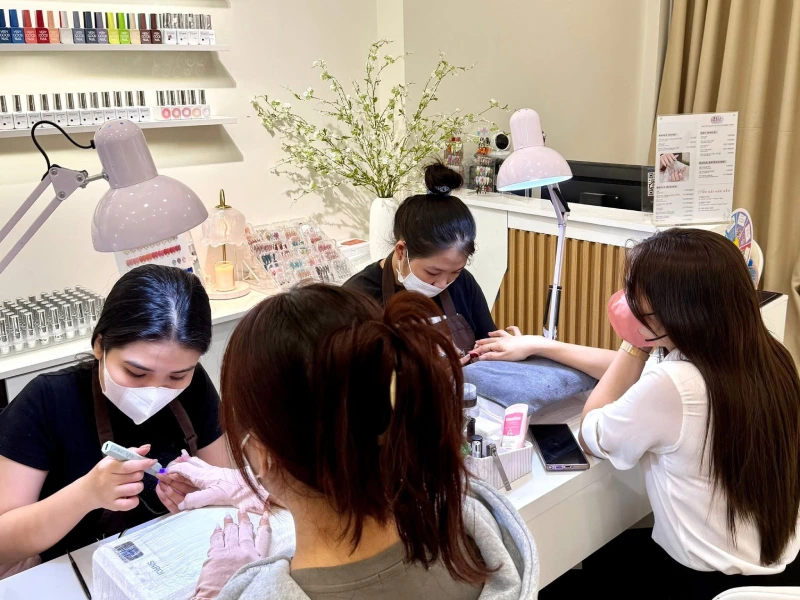ELIZ Nail & Beauty is rated as a beautiful nail salon in Ho Chi Minh City.