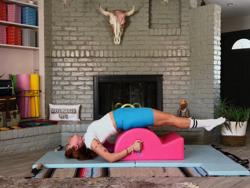 Steps to perform the Pilates Leg Circles onto the Head exercise on a Spine Corrector.