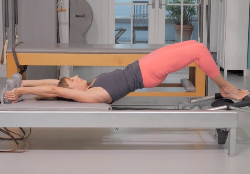 Steps to perform the Pilates Semi Circle exercise on a Reformer.