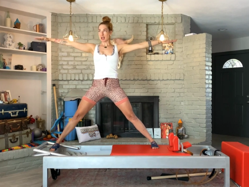 Instructions for performing the Side Splits exercise on the Reformer machine.