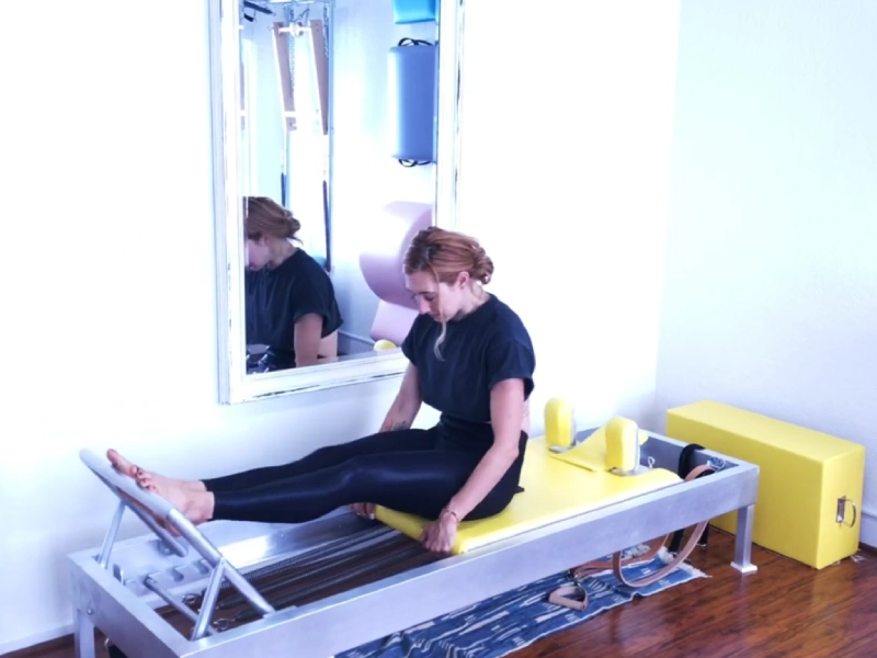 How to perform the Stomach Massage – Round Back technique.