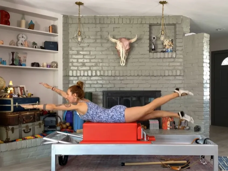 How to perform the Swimming exercise on the Reformer.