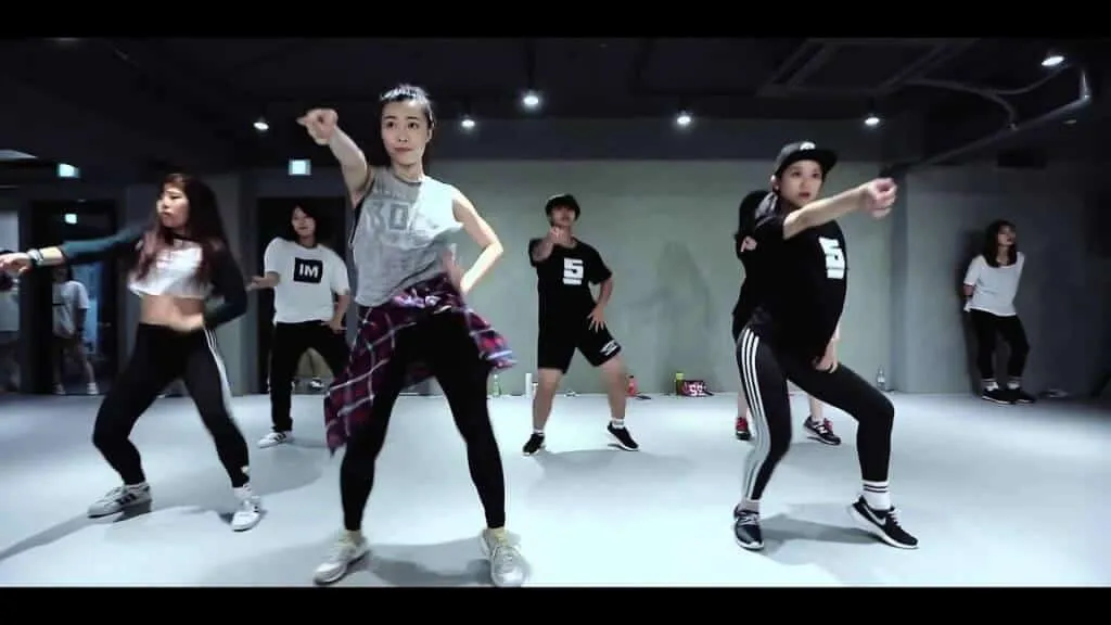 Learn Shuffle Dance at PC Crew.